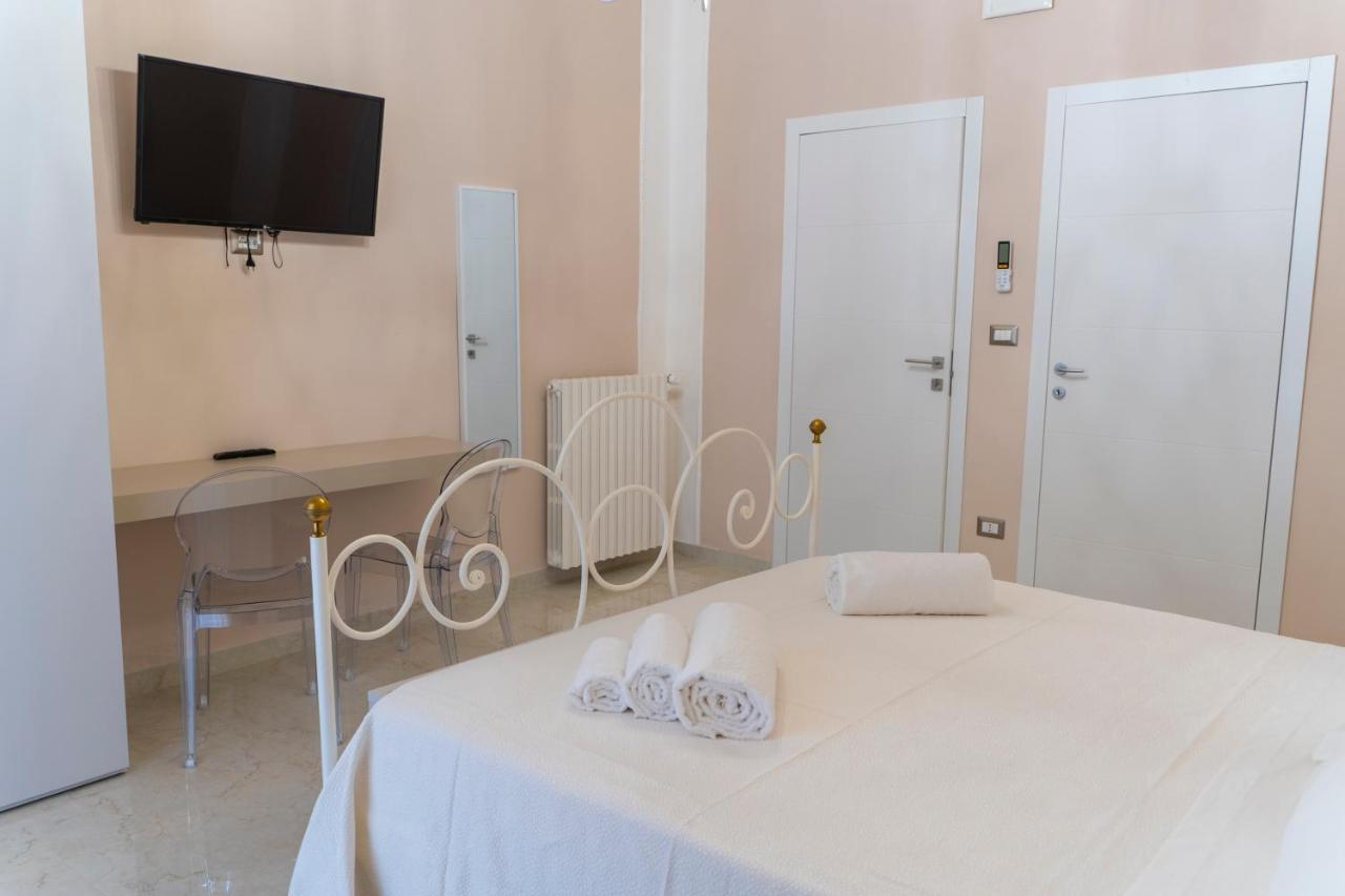 Hotel A Casa Dei Miei San Pietro Vernotico Esterno foto