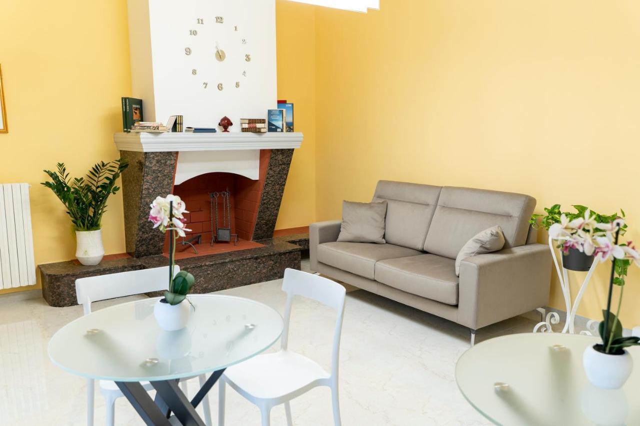 Hotel A Casa Dei Miei San Pietro Vernotico Esterno foto